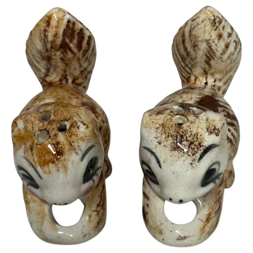 Vintage Anthropomorphic Squirrel Chipmunk Handing Salt & Pepper‎ Shakers Ceramic